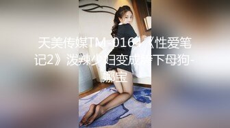 厕拍大神直接闯入某大学女厕 先拍B再拍脸 还故意让她们发现 真是紧张又刺激！