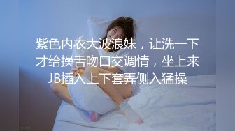 沙滩偷窥短裤美女BB漏出了三分之一❤️被发现后站起来走开了