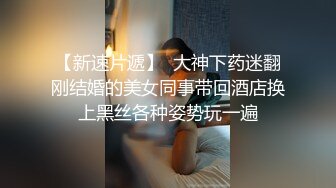 女神级清纯美妞终于不带义乳了，两个刚整的大奶子，开档黑丝双指扣穴，振动棒抽插出水，翘起美臀掰开给你看