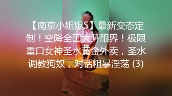 变态狂偷拍人妻裙底