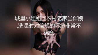 商城厕所双镜头TP年轻妈妈在厕所里挤人奶