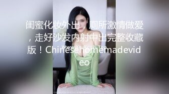 人高马大的熟女妈妈 大白天跟小伙偷情 那表情像做贼 东张西望不停看外面