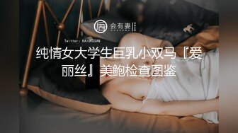 提前躲在学校女澡堂隔间里面偷拍前来洗澡的女学生,心提到嗓子眼了生怕她们推我的门