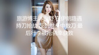 丝袜高跟露脸风骚御姐少妇镜头前让狼友调教玩弄，听指挥揉奶玩逼自己舔逼，道具抽插骚穴高潮冒白浆精彩刺激