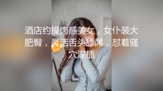 外套大奶妹，近距离特写口交翘起屁股摸逼猛操