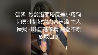 女博士私下不为人知风骚的一面，不穿内裤出门，黑丝高跟鞋到实验室，身材真不错，拿出玩具塞菊花里享受刺激 楼里走来走去！