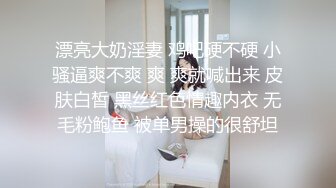 《极品CP魔手外购》集体公寓女厕双机位全景偸拍各种学生和上班族小姐姐方便，逼脸同框全身有美女有美逼 (7)