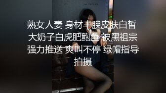 两个丰满年轻妹子 带个假道具做性爱后入很很一顿插，姿势很多，大奶子乱晃 真会玩