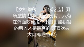 ✿优雅白富美✿深夜的温泉已经没什么人了， 把母狗按在池子边后入， 母狗湿的一塌糊涂！金色的高跟鞋已经踩到我心里了