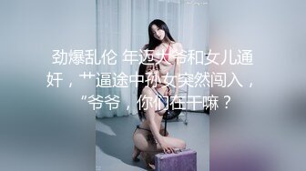 腹肌小伙和饥渴熟女约炮，鸡巴被少妇花式姿势咬住，死活挣脱不了