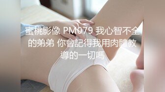 美女勾搭小区保安，带回家做爱，床上超主动，还让保安内射了