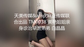 猛男约操大奶子甜美高端兼职小姐姐，腰细美臀蹲着舔屌，口活很棒沙发上操，抬起腿正入猛插，让妹子自慰很骚