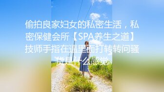 《清纯学生☀️反差泄密》在校眼镜学生妹外纯内骚，嫩乳戴乳钉被金主包养，露出紫薇啪啪啪，阴蒂超大年纪轻轻就成为母狗了 (2)