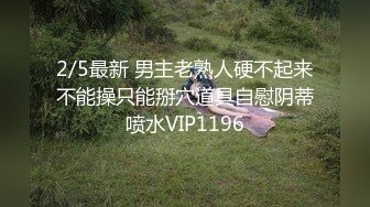 7月流出家庭网络摄像头偷拍嫁给喇痢头中年大叔年轻妹子躺在床上玩手机应付式过性生活