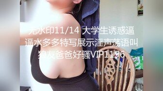 美巨乳丝模被色魔摄影师忽悠穿上各种丝袜玩B