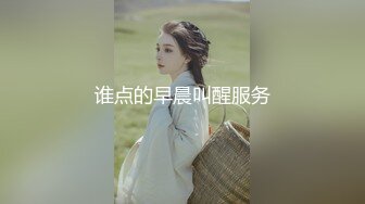 【新片速遞】 这妞真骚啊，老公在后面玩电脑工作，她全裸在旁陪狼友发骚，淫声荡语道具玩弄骚穴，浪叫呻吟给狼友看逼逼