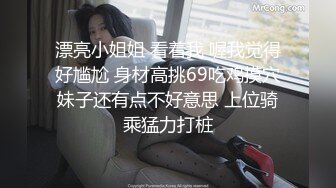 2024举牌定制，邻家乖乖女眼镜妹【小芸】高价私拍，露出道具紫薇丝足吃鸡爪弹足交啪啪野战花样真挺多 (2)