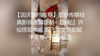 高颜值长相清纯新人学生妹子道具自慰诱惑，撩起睡衣揉奶翘起屁股跳蛋震动