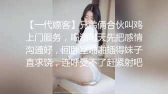 高颜值女神TS陈雯雯，性感大屌看着真想吃两口，听着被操的淫荡声音 自己硬的不行，好想冲过去干她一炮射她鸡巴上！！