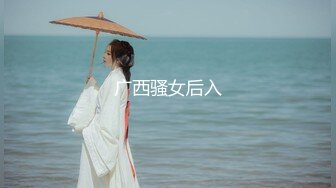 【新片速遞】 高档洗浴中心重金雇佣内部员工偷拍❤️极品G奶美少妇很有女人味道站在那里清洗PP