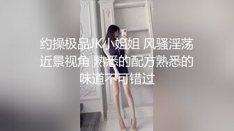 商场女厕近距离偷窥牛仔短裤少妇的多毛小黑鲍