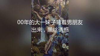 长舌骚女喜欢车震还在开车就舔鸡巴