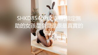 服装商城 偷拍买衣服的的小妹 本来光线不好 却刚好有一束光照在她的B上 真是天意啊