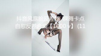 晚上城中村近距离偷窥合租房姐妹洗澡哈哈眼镜妹子估计视力不好面对面都没有被发现