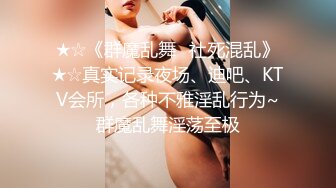  后入翘臀小妹妹，男友拉漂亮美骚女友一起3P，’这纹身可以哦‘，大屌插进去后入爽飞！