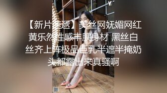 女友坐在鸡巴上疯狂摇动