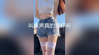 尾随极品白靴子小姐姐进入女厕拍她撒尿❤️果然不出所料人美B嫩