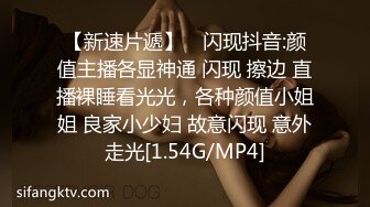 气质风骚轻熟女露脸伺候眼镜小哥，口交大鸡巴舔乳头让小哥亲着小嘴揉着骚奶子，骚穴特写无套抽插，射嘴浓精[