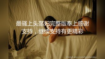  眼镜妹子，苗条身材贫乳，给年轻小哥哥打飞机交，女上位无套抽送，体外射精