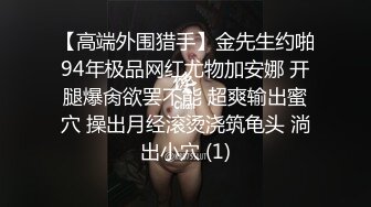 良家小少妇的诱惑，全程露脸穿着睡衣陪狼友发骚，淫声荡语揉奶玩逼，掰着骚逼道具抽插浪叫呻吟，表情好骚