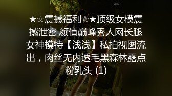 冒死爬墙偷窥老公不在家的少妇光溜溜的到处跑