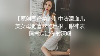  黑客破解家庭摄像头偷拍奶子坚挺身材不错的靓妹洗澡还不时对着镜头看