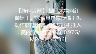  168CM专业外围小姐姐，刚进门就穿上丝袜脱下短裙，开档黑丝丁字裤，翘着美臀69交