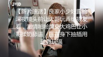 商城跟随偷窥跟同学逛街的清纯美少女 小屁屁好性感 隔着屏幕都能闻到处子香