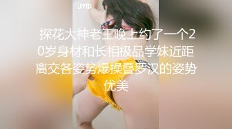 河南会玩的年轻夫妻，客厅穿着情趣黑丝足交，方言也不太听得懂，貌似挺开心欢乐的！