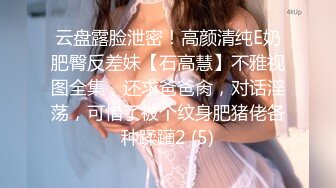  极品圆润美臀小少妇居家夫妻啪啪，跪着按头深喉插嘴，开档黑丝翘起大屁股后入