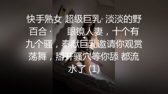  青涩超嫩18萝莉嫩妹被炮友狂操，慢慢脱光光小小奶子，舔屌交活很生疏