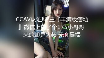 -白富美少妇勾引服务员,当场在客厅被扒掉蕾丝内裤用力猛操