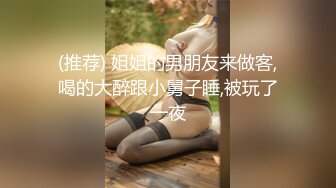 豹纹黑丝露脸风骚大屁股少妇跟大哥激情啪啪直播，深喉口交舔弄蛋蛋，让大哥掰开骚穴给狼友看特写