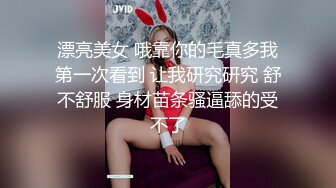 年轻小美女JK装很是让人欲望浓烈，清纯气质