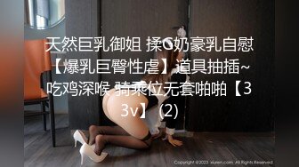 风景区女厕全景偷拍多位美女少妇前来献B (6)