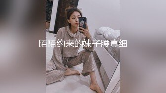 碎花裙風騷放蕩美女的愛液從丁字褲滲出來了