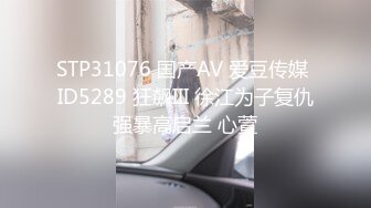 帅小伙约操娇小身材骚骚美女，迫不及待解开内衣，细腰美乳舔弄口交，扶着屁股猛顶，正入爆插小穴浪叫