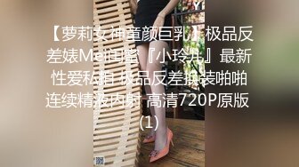 私密电报群福利，绿帽癖情侣约会实力单男酒店开着门走廊里肏，男友边拍边撸鸡巴刺激 (1)