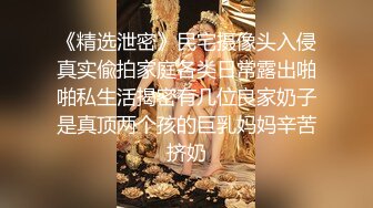 浴室窗外偷窥奶子发育得还不错得邻居可爱小美眉洗澡还哼着小调舞蹈几下