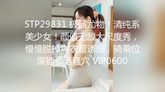  颜值不错的大学生妹子这身材又白又嫩，跪爬翘着美臀等待鸡巴插入，销魂情欲啪啪温柔抽送揉捏吸允真爽